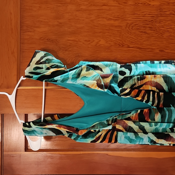 Bisou Bisou sleeveless, size 4, juniors, gently worn. Zipper up the back. - Picture 3 of 5